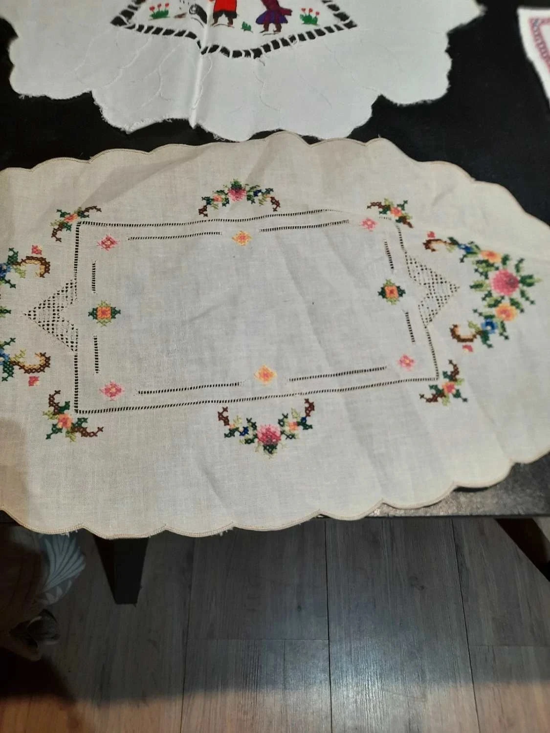 🥀Lot de 6 napperons neufs en coton brodé .Fait Main. – photo 4
